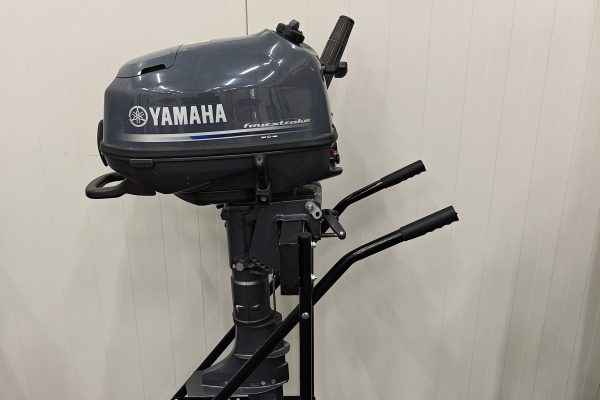 yamaha F4