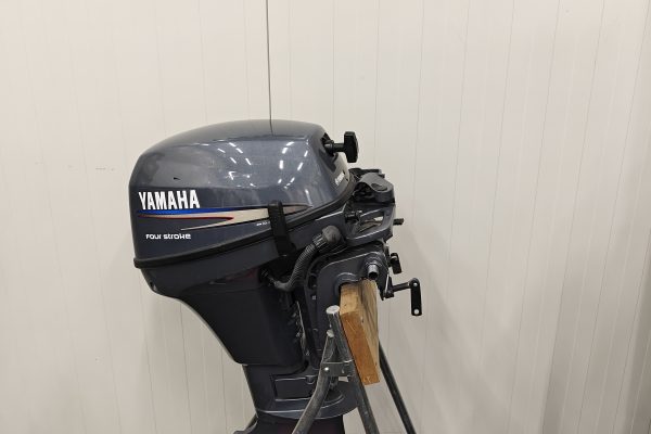 Yamaha F8